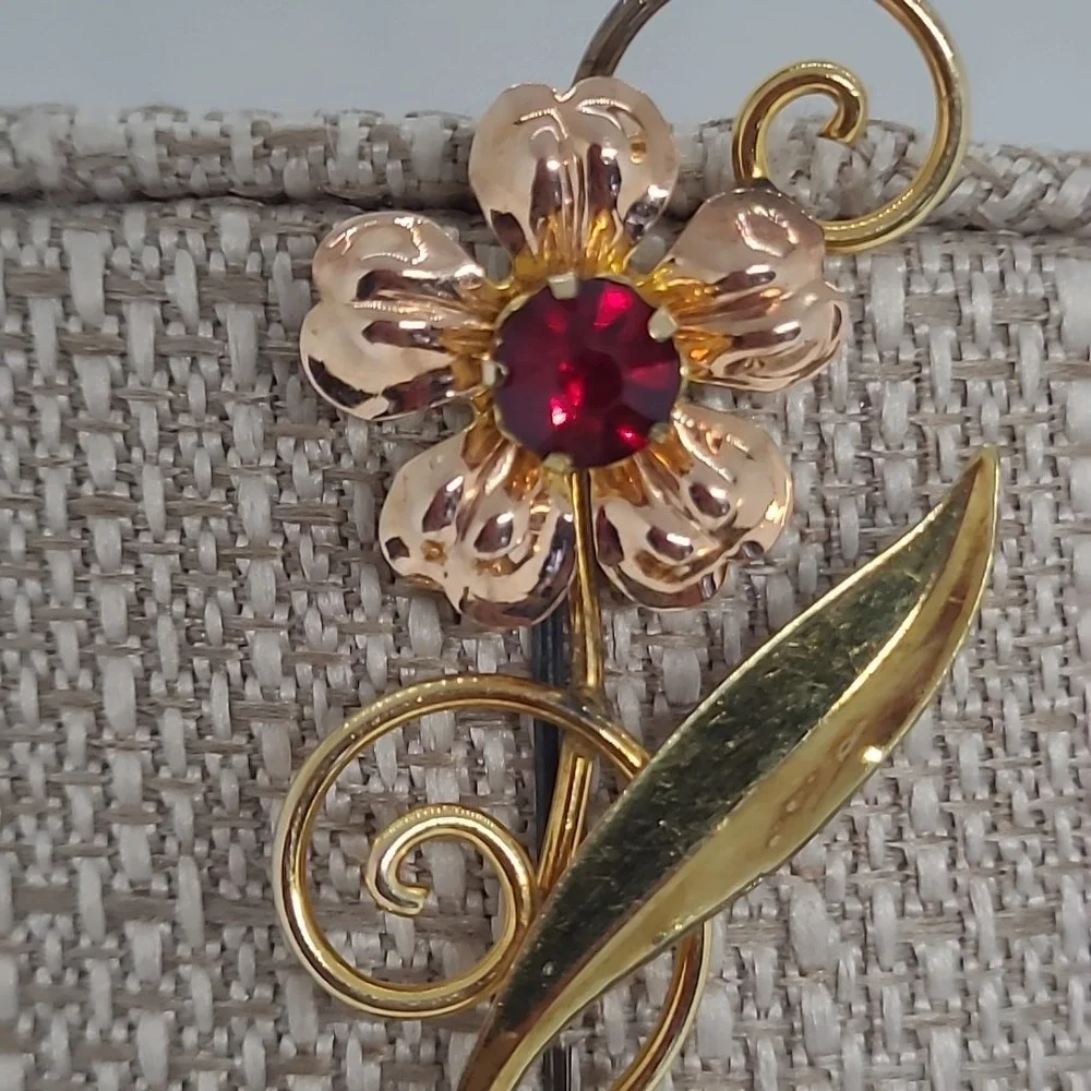 Vintage Van Dell Brooch 1/20 12KT Gold Filled Gold Red‎ Rhinestone Floral  Pin